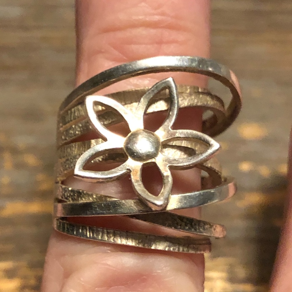 Costume Jewelry Ring Bundle – 7 Mixed Styles | Silver-Tone & Gem Look 💍